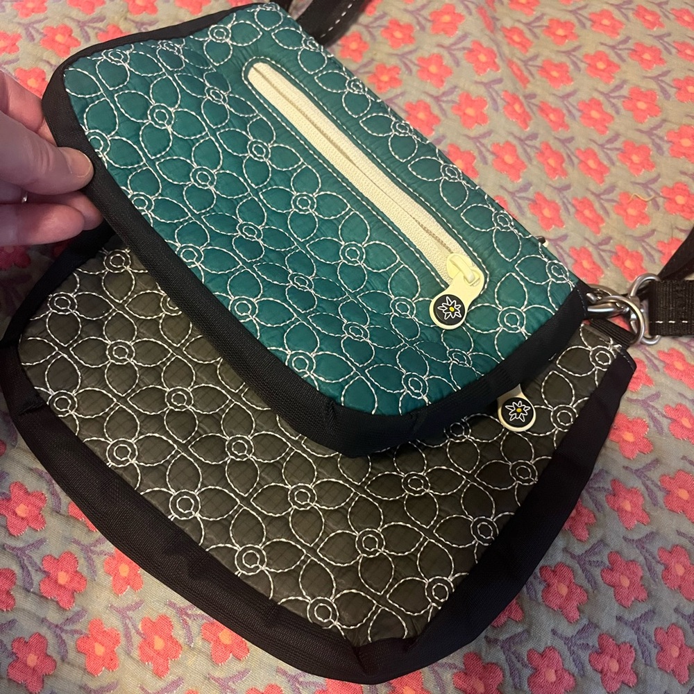 Sherpani Teal and Black Crossbody Bag - Picture 3 of 8